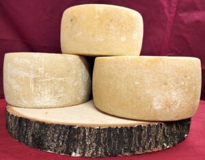 “Primula Nera 3kg” – Pecorino affinato in Cenere d’Ulivo